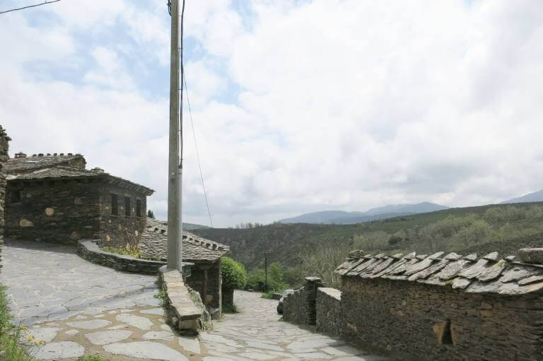 Pueblos de arquitectura negra de Guadalajara