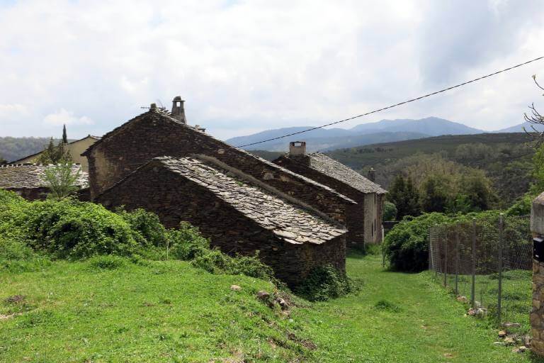 Pueblos de arquitectura negra de Guadalajara