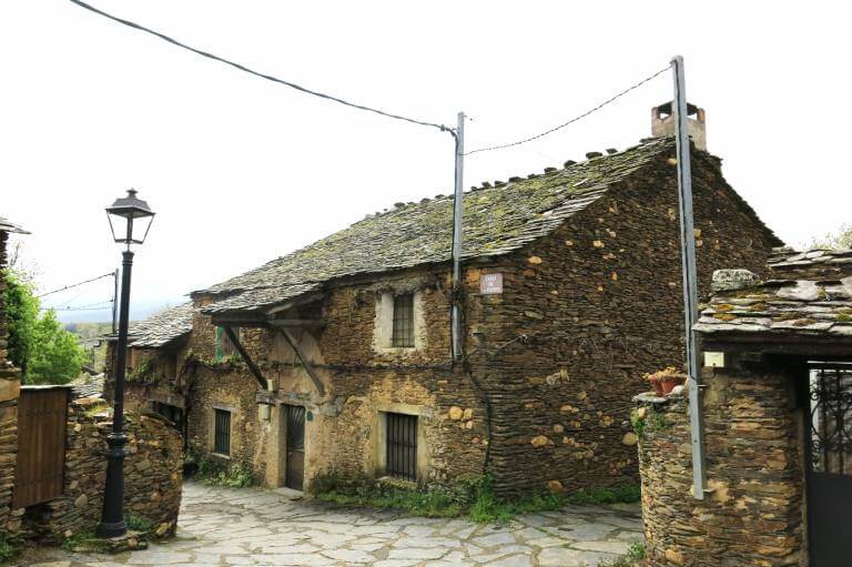 Pueblos de arquitectura negra de Guadalajara