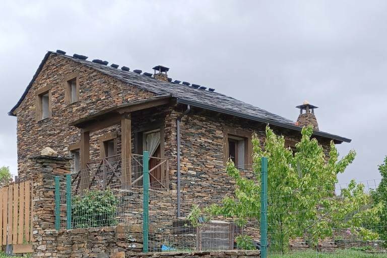 Pueblos de arquitectura negra de Guadalajara
