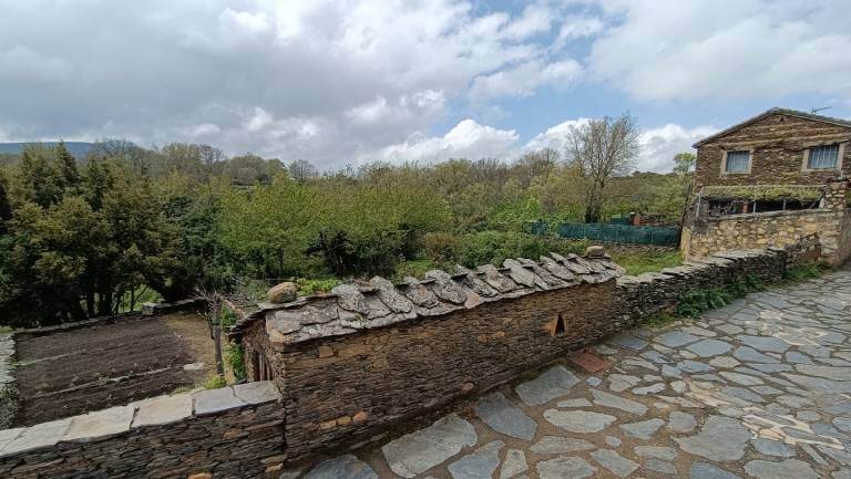 Pueblos de arquitectura negra de Guadalajara