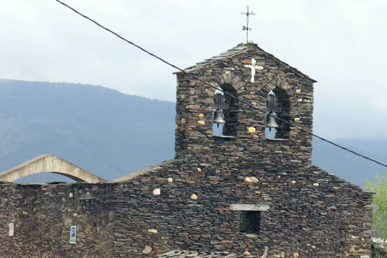 Pueblos de arquitectura negra de Guadalajara