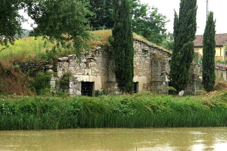 Canal de Castilla. Mazmorras en la Darsena de Alar del Rey