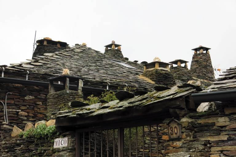 Pueblos de arquitectura negra de Guadalajara