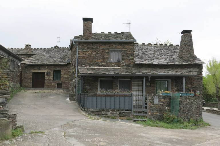 Pueblos de arquitectura negra de Guadalajara