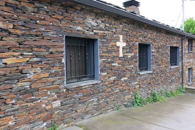 Pueblos de arquitectura negra de Guadalajara