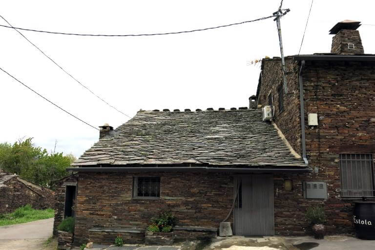 Pueblos de arquitectura negra de Guadalajara