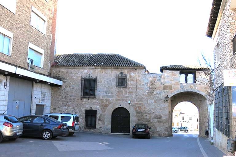 Posito y Puerta del Almudi, Muralla de Belmonte, Cuenca