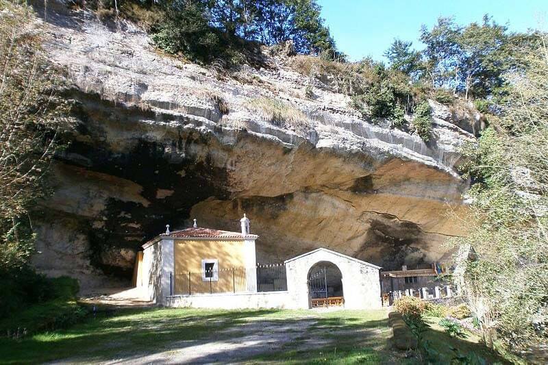 Santuario Virgen de la Cueva Infiesto