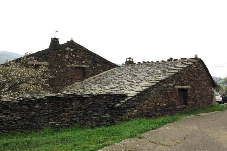 Pueblos de arquitectura negra de Guadalajara