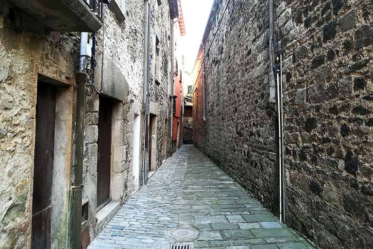 Carrer dels Cantons Estrets, Sant Feliu de Pallerols, Girona