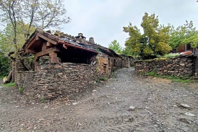 Pueblos de arquitectura negra de Guadalajara