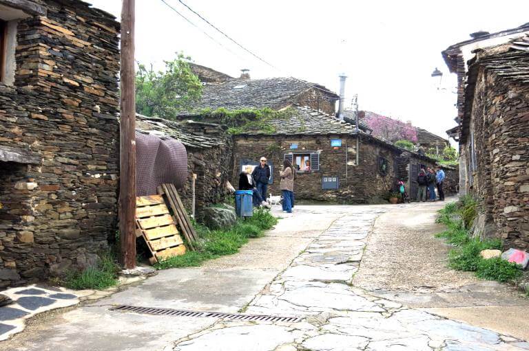 Pueblos de arquitectura negra de Guadalajara