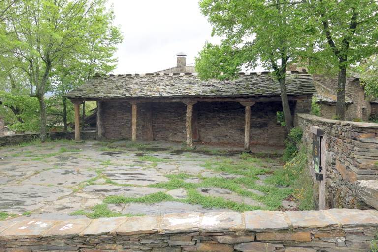 Pueblos de arquitectura negra de Guadalajara