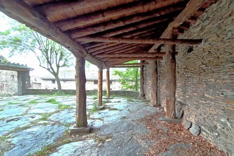 Pueblos de arquitectura negra de Guadalajara