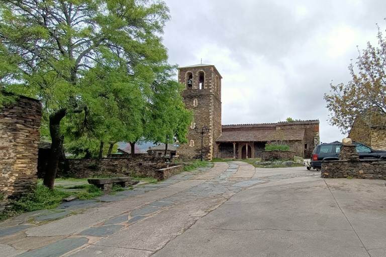 Pueblos de arquitectura negra de Guadalajara