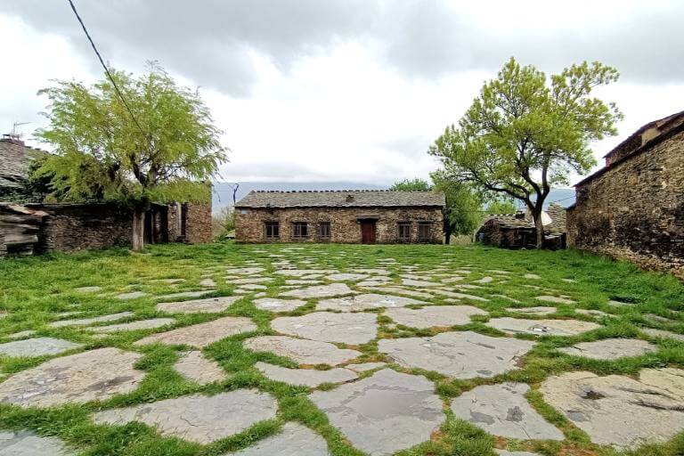 Pueblos de arquitectura negra de Guadalajara